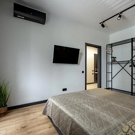 жк атмосфера 1-к в стилі лофт з новим ремонтом Fainorent Apartment *